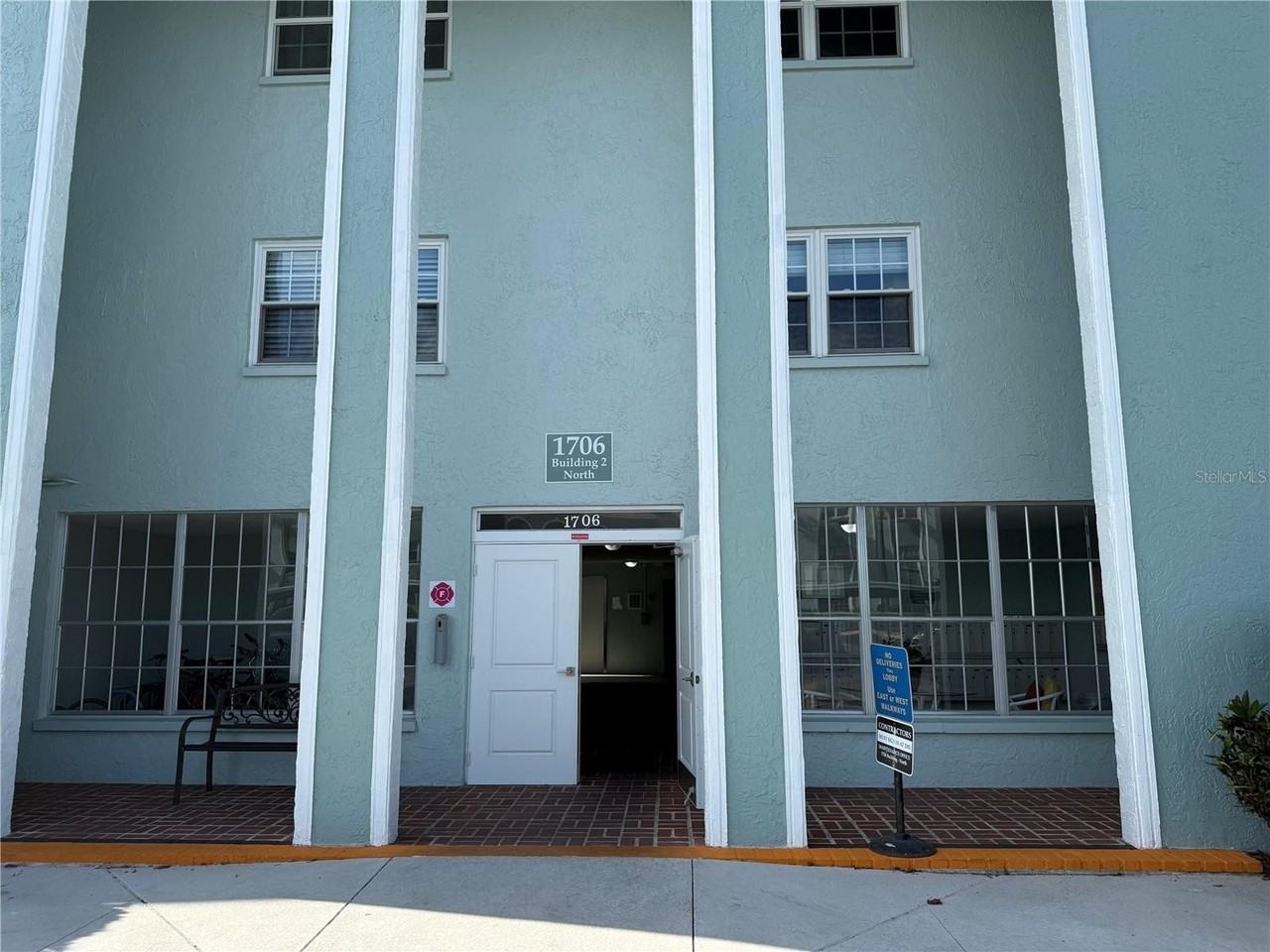 1706 Belleair Forest Dr - Photo 2 of 21