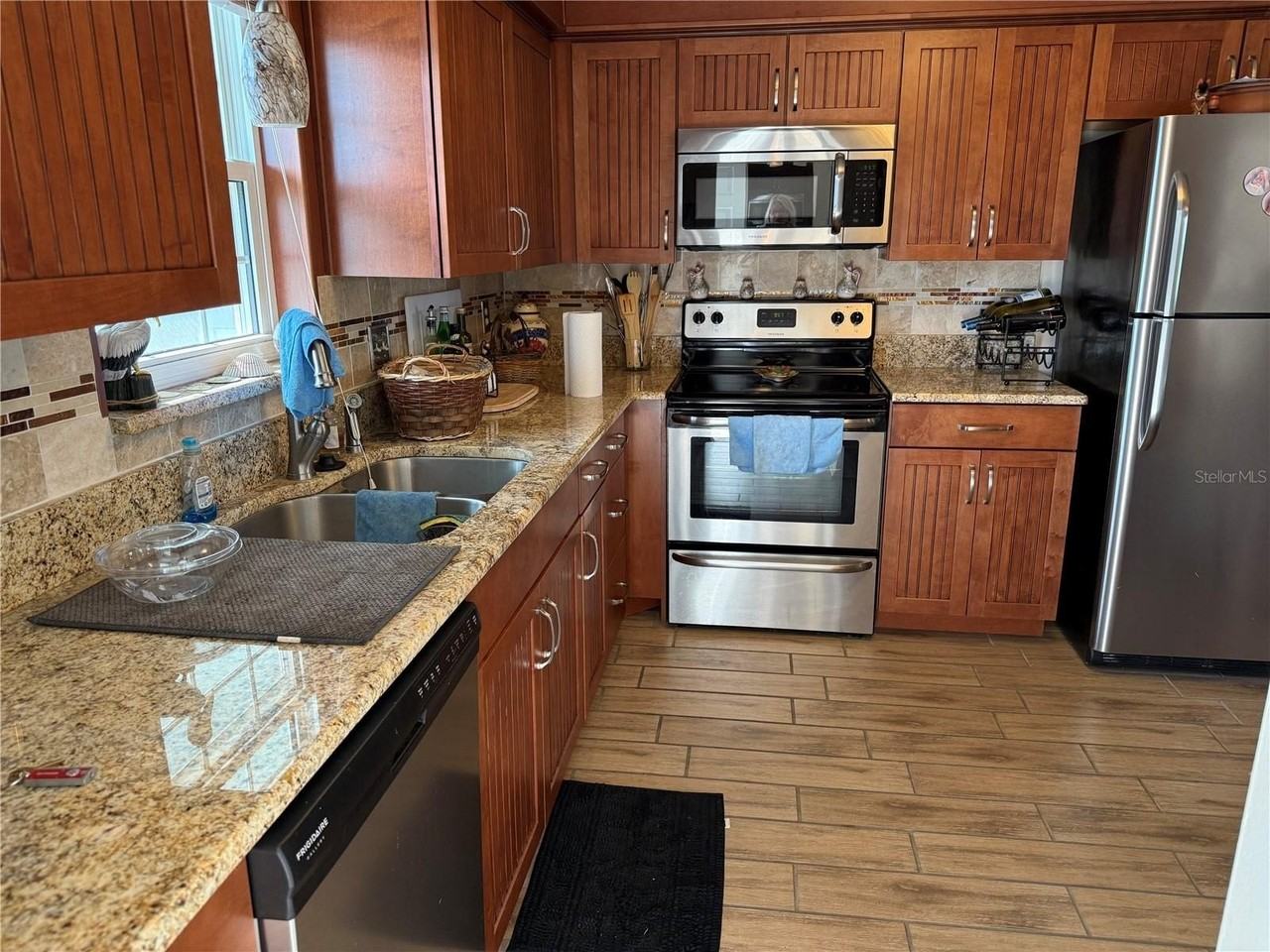 1706 Belleair Forest Dr - Photo 4 of 21