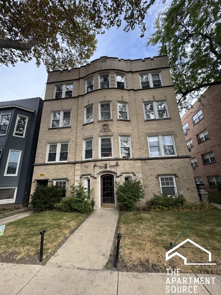 1934 W Estes Ave #1E - Photo 3 of 3