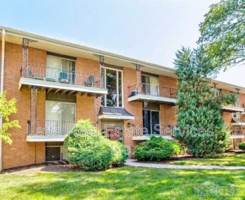 12412 E 40th St S #D