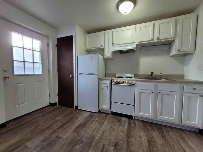 1914 Division St - Photo 3 of 9