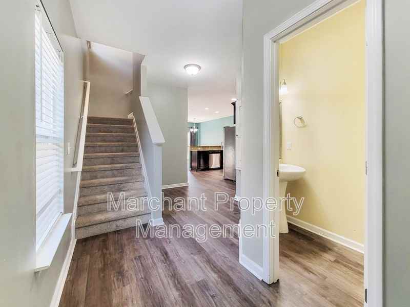 4 Wisner Ct - Photo 3 of 38