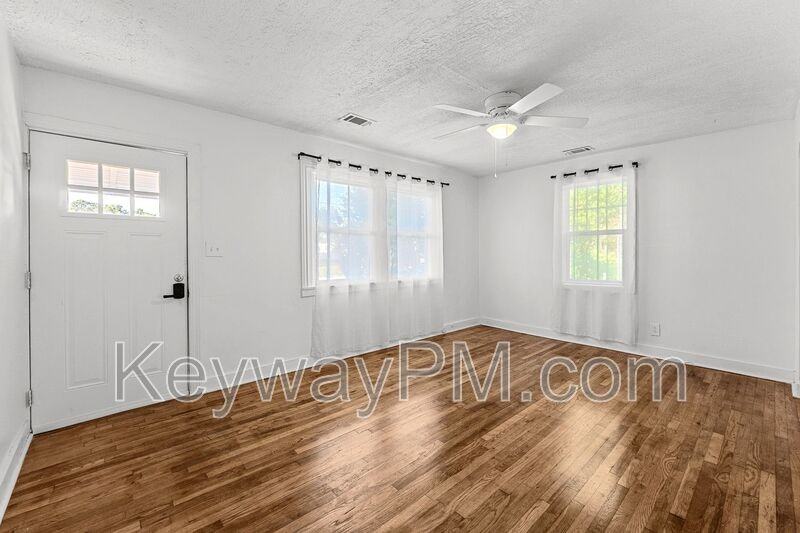 2014 Lanier Dr - Photo 4 of 10