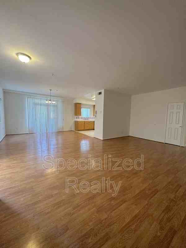 1814 North Kingsley Drive #1B - Photo 2 of 11