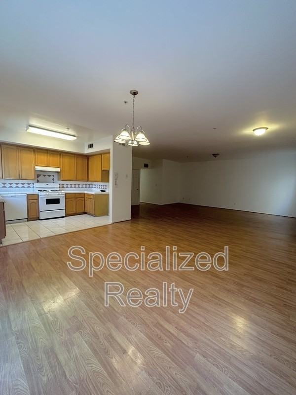 1814 North Kingsley Drive #1B - Photo 4 of 11