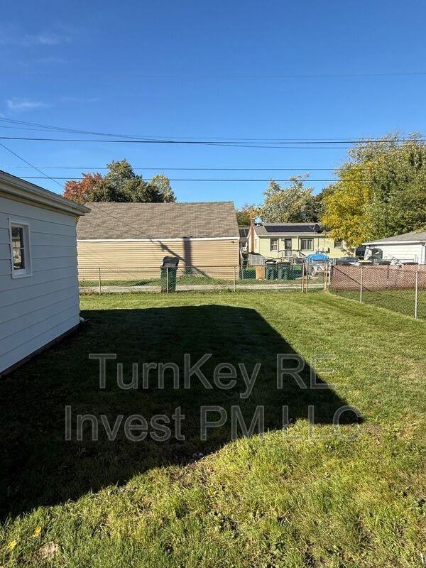 17842 Park Ave - Photo 3 of 11