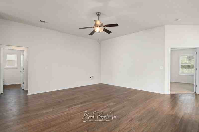 5515 Peach Dr - Photo 5 of 44