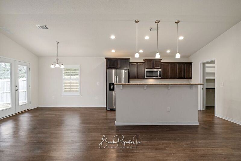 5515 Peach Dr - Photo 6 of 44