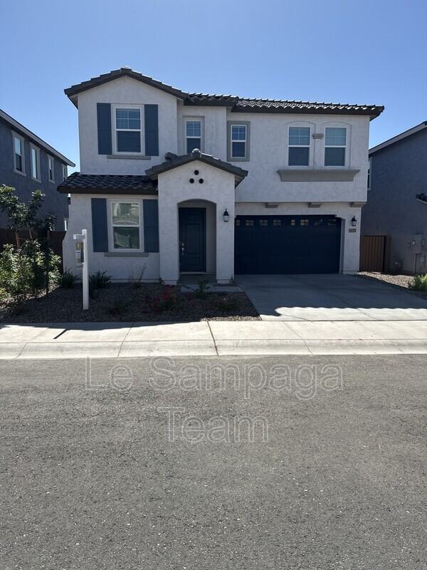 8259 E Petunia Ave - Photo 2 of 8