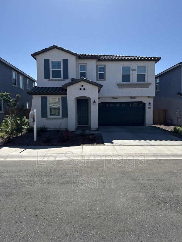 8259 E Petunia Ave - Photo 3 of 8