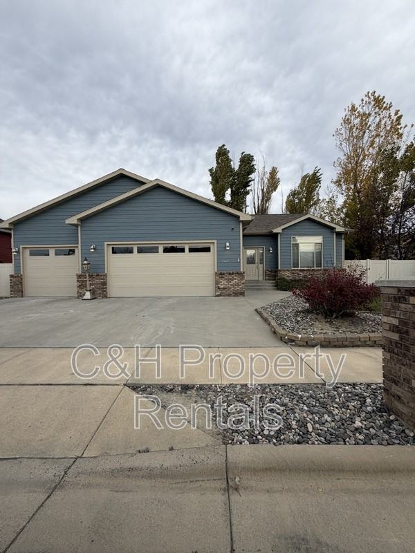 5421 Spring Stone Ave - Photo 2 of 26