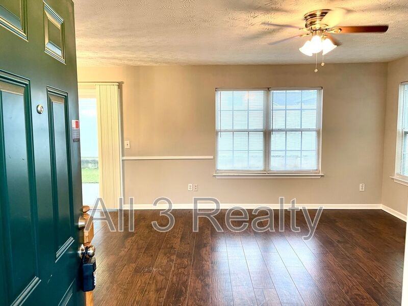 650 Windcroft Cir Nw - Photo 3 of 23