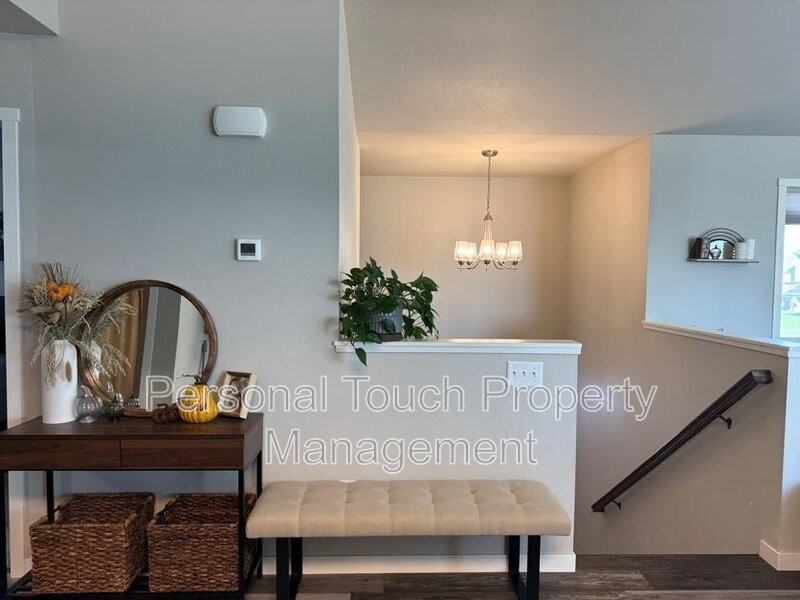 1071 Barnes Drive West - Photo 3 of 15