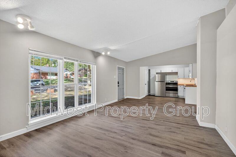 7348 Lynn Ave - Photo 6 of 24