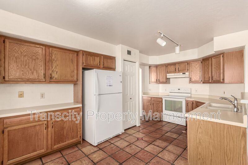 3722 East Long Lake Road - Photo 7 of 27