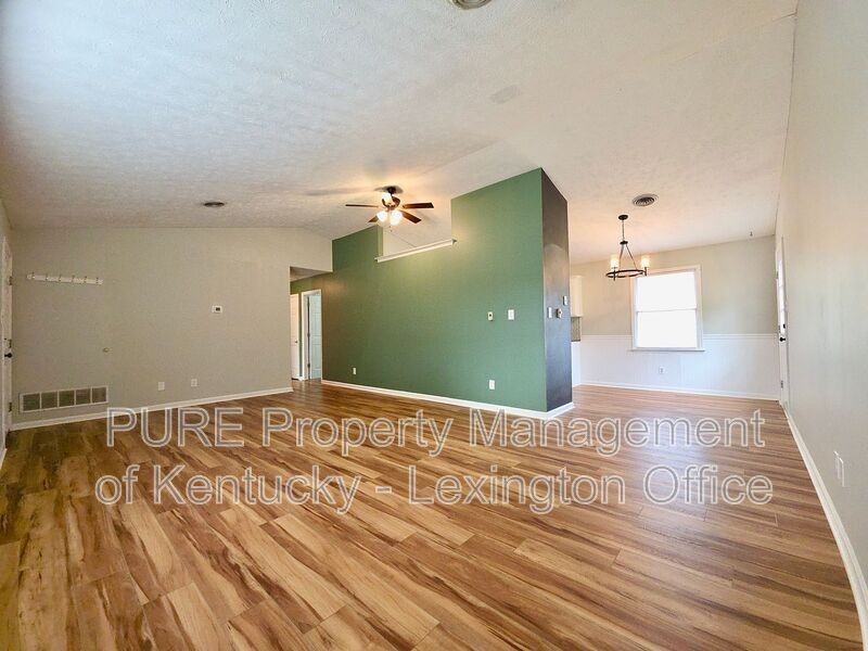 305 Williamsburg Dr - Photo 3 of 23