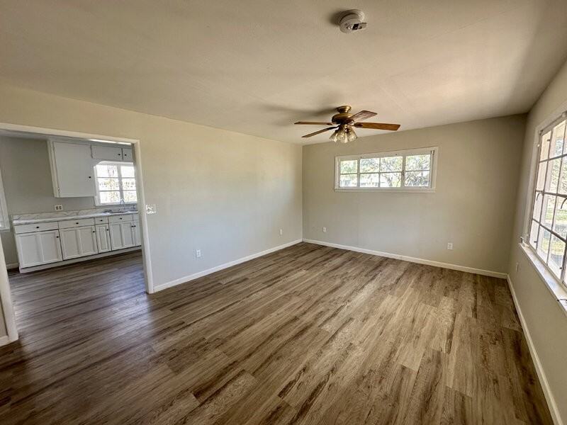 544 N 7th Pl - Photo 3 of 10
