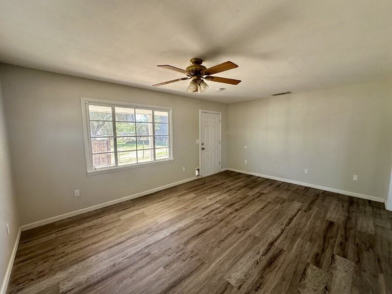 544 N 7th Pl - Photo 4 of 10