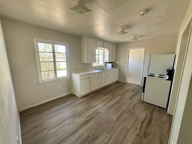 544 N 7th Pl - Photo 6 of 10