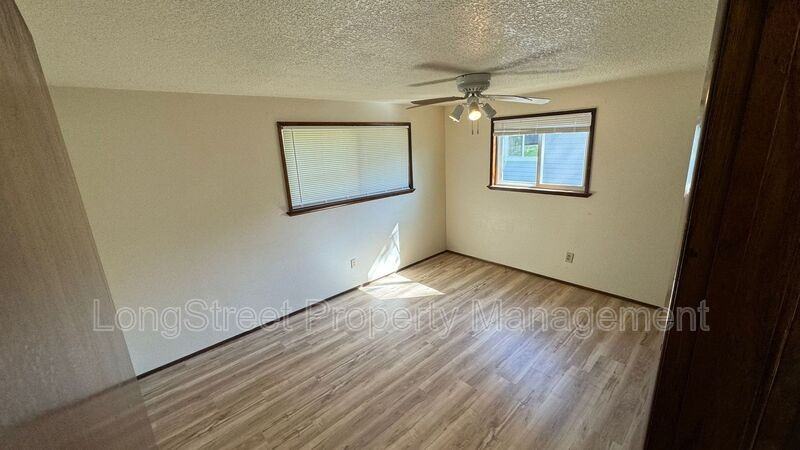 1018 Pioneer St - Photo 7 of 14