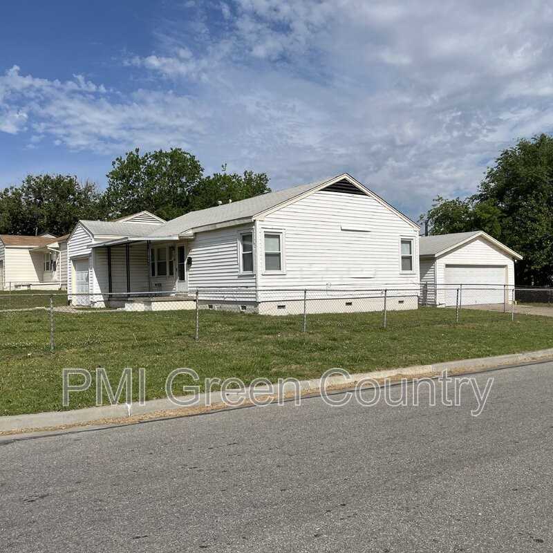 4547 E Young Ct - Photo 3 of 16