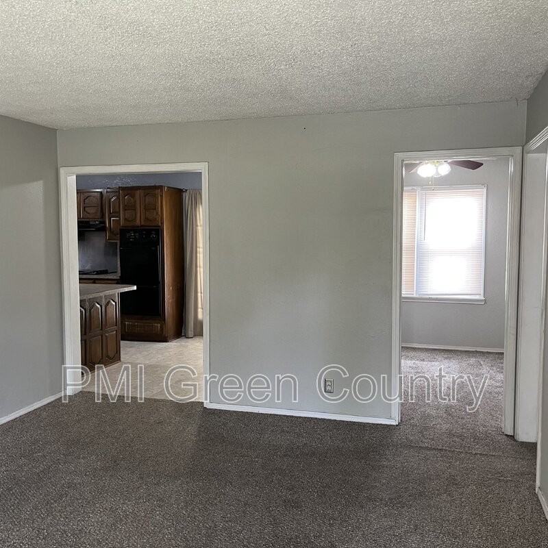 4547 E Young Ct - Photo 5 of 16