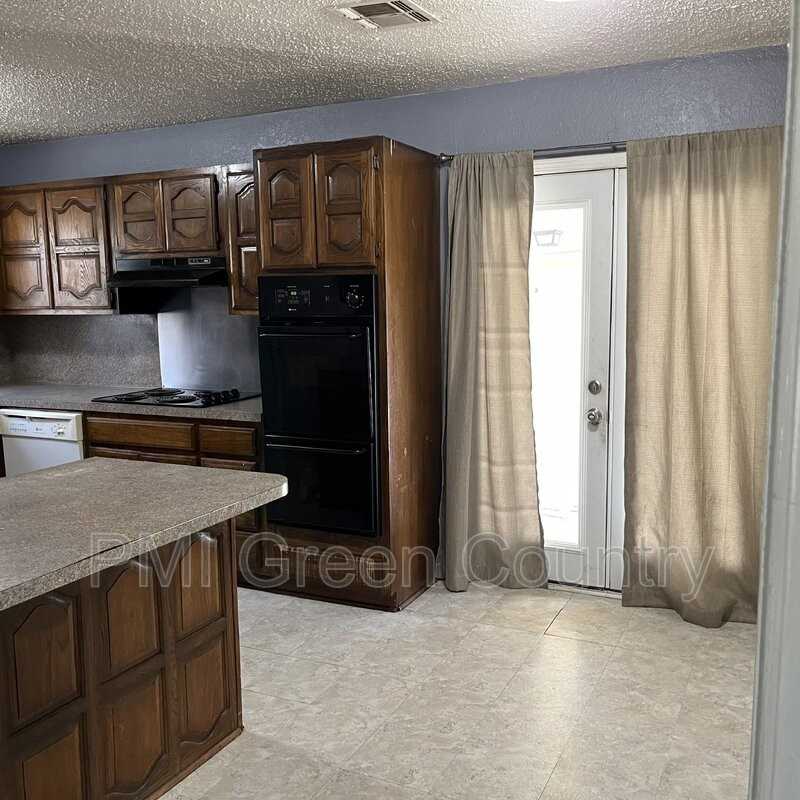 4547 E Young Ct - Photo 7 of 16