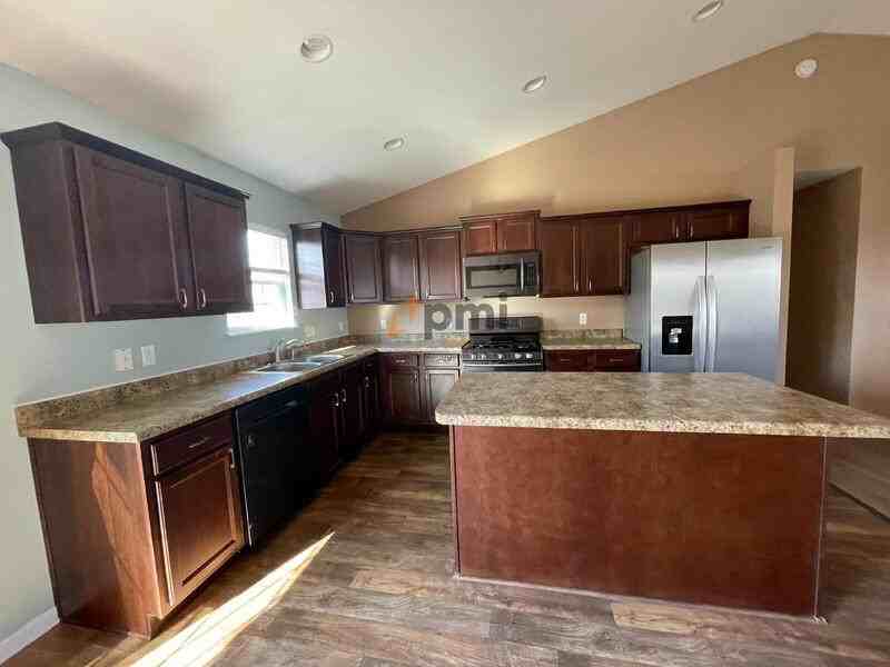 10880 Mississippi St - Photo 4 of 26