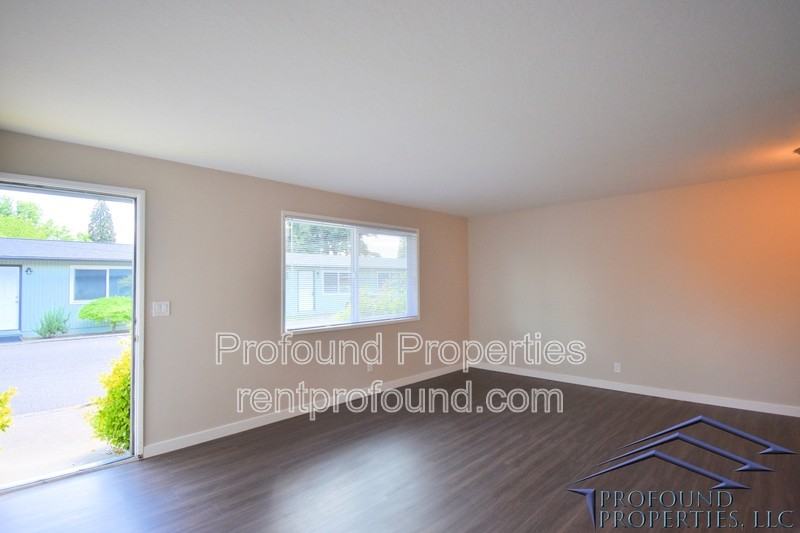 742 Southeast 13th Avenue - Photo 3 of 13