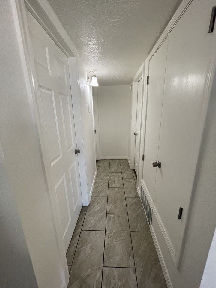 520 Tennessee St Ne #D - Photo 2 of 8