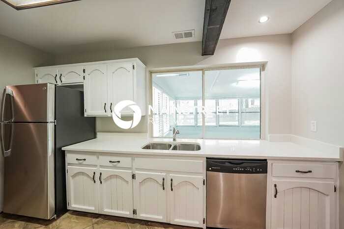 2064 Edenwood Dr - Photo 6 of 16