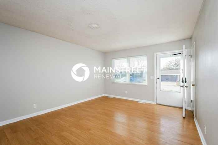 1716 Springhill Dr - Photo 3 of 16