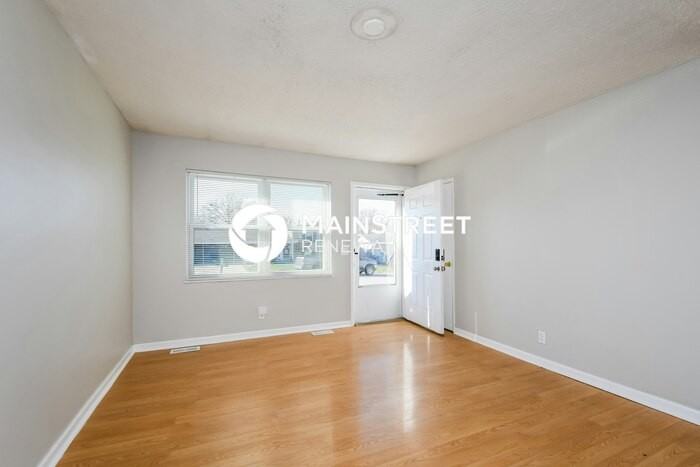 1716 Springhill Dr - Photo 4 of 16