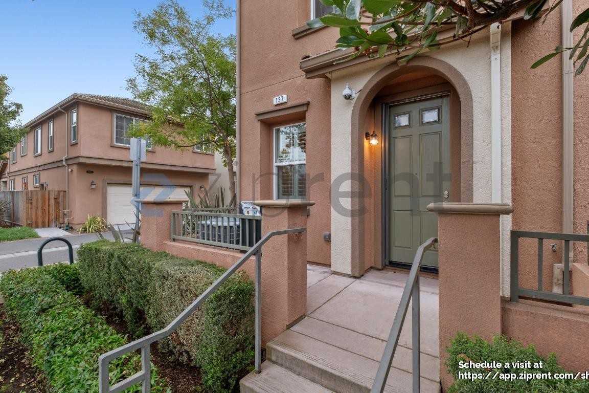137 Burbank St #137 - Photo 2 of 29