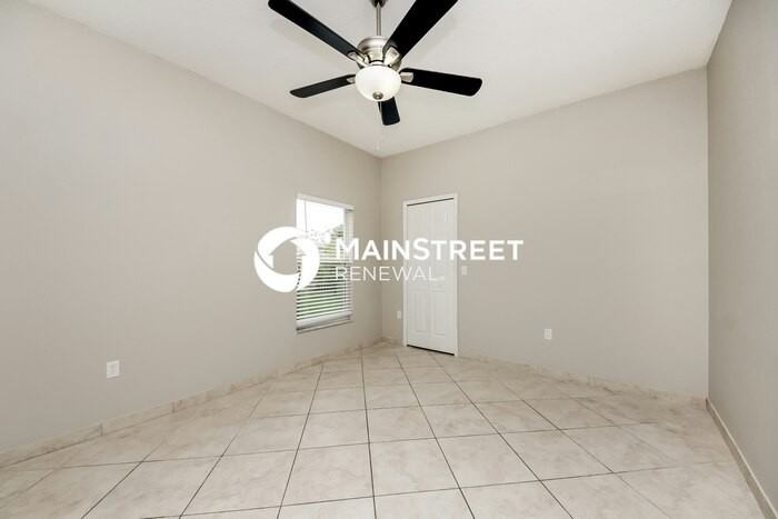 710 Paris Drive - Photo 3 of 16