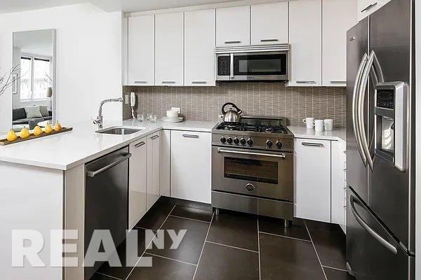 W 93rd St #9G - Photo 3 of 7