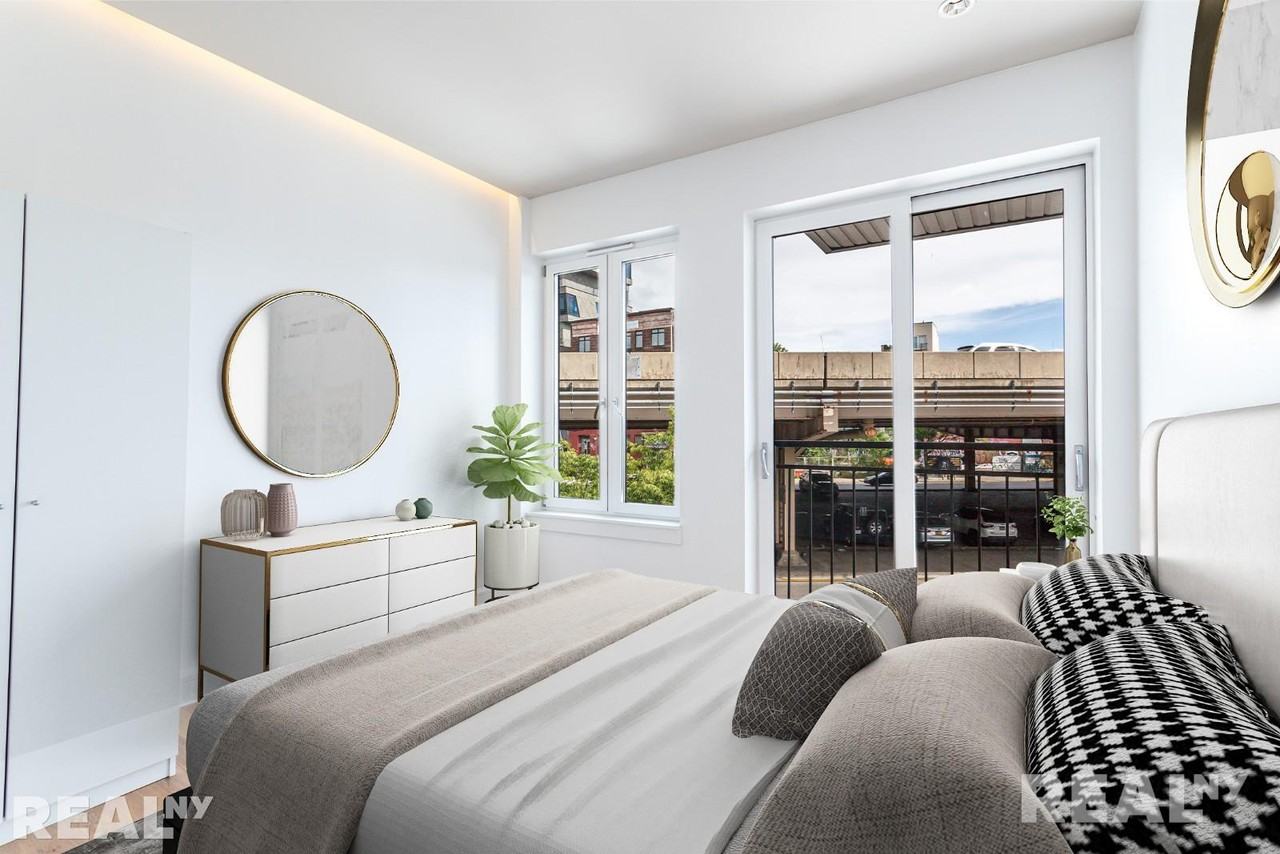 Frost St #2R - Photo 3 of 6