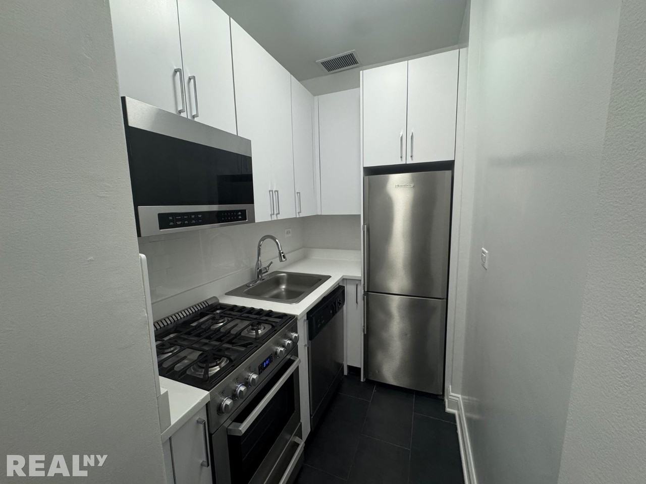 E 35th St #01A - Photo 4 of 9