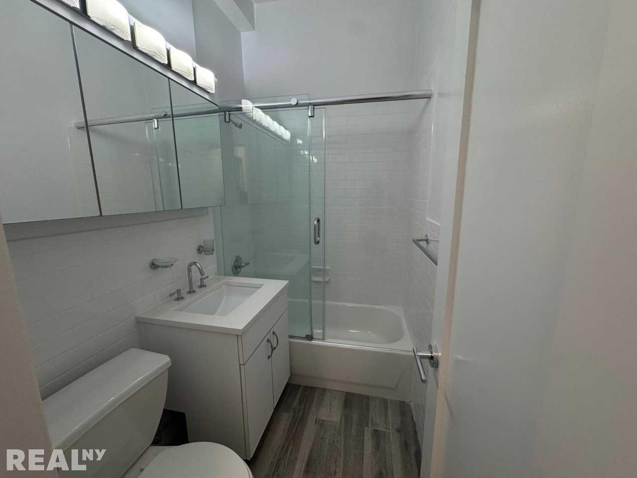 E 35th St #01A - Photo 5 of 9