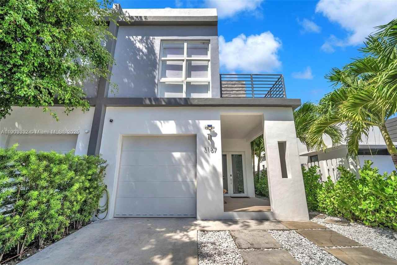 3167 Sw 25th St #1 - Photo 2 of 42