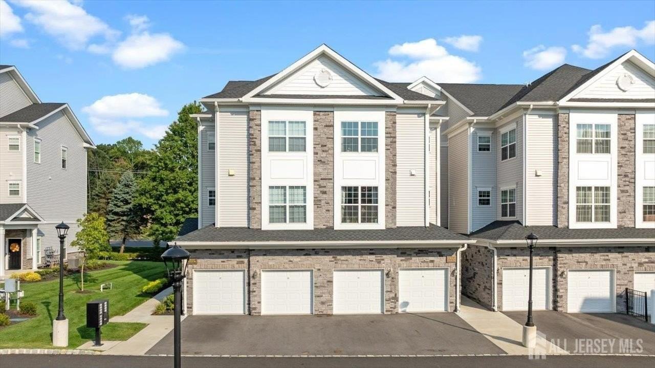 33 Veterans Way - Photo 4 of 25