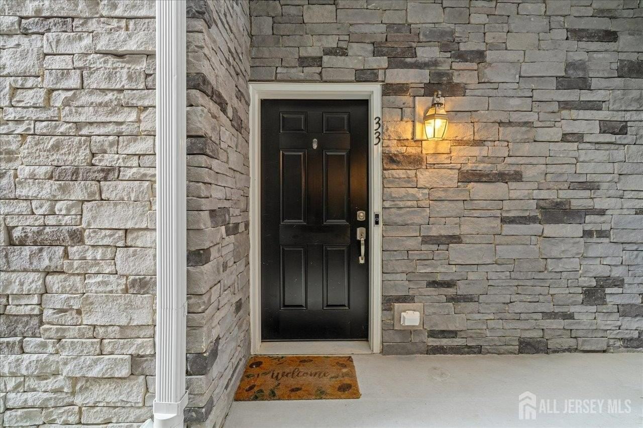 33 Veterans Way - Photo 7 of 25