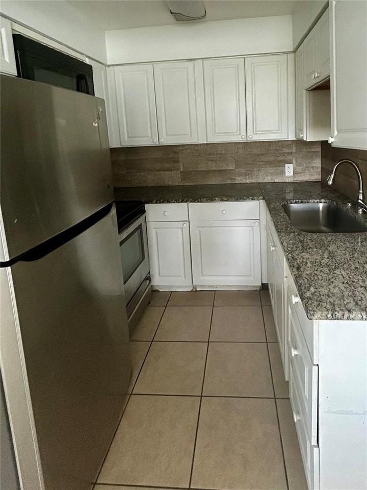 2695 Fruitville Rd - Photo 2 of 13