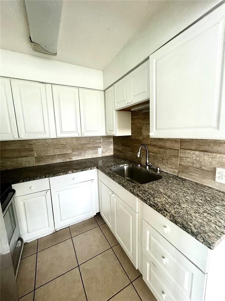 2695 Fruitville Rd - Photo 3 of 13