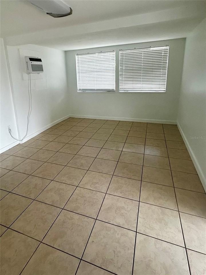 2695 Fruitville Rd - Photo 5 of 13