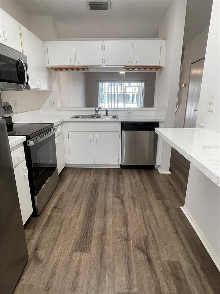 6338 Bayside Key Drive - Photo 4 of 23