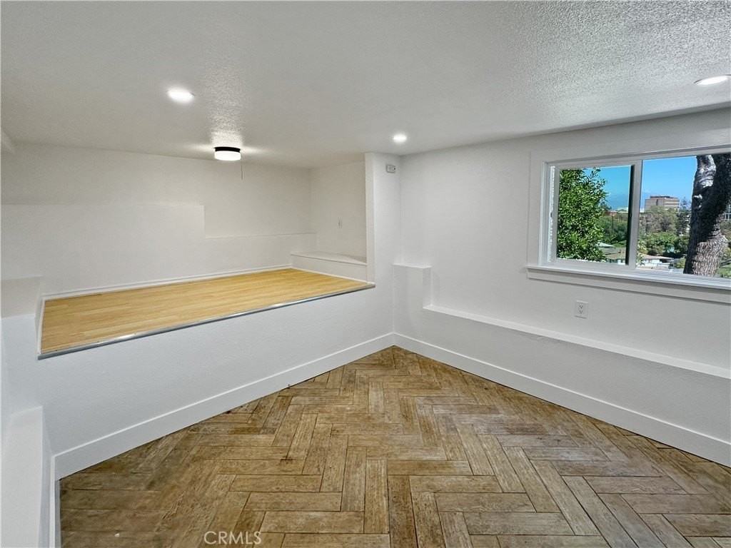 1936 Heidleman Road - Photo 3 of 12