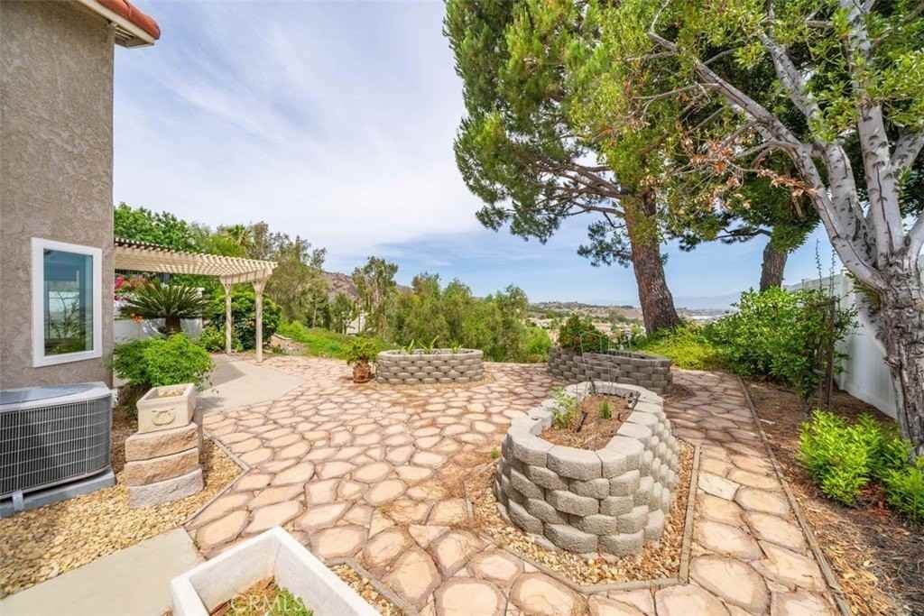 23053 Canyon Hills Road - Photo 6 of 21