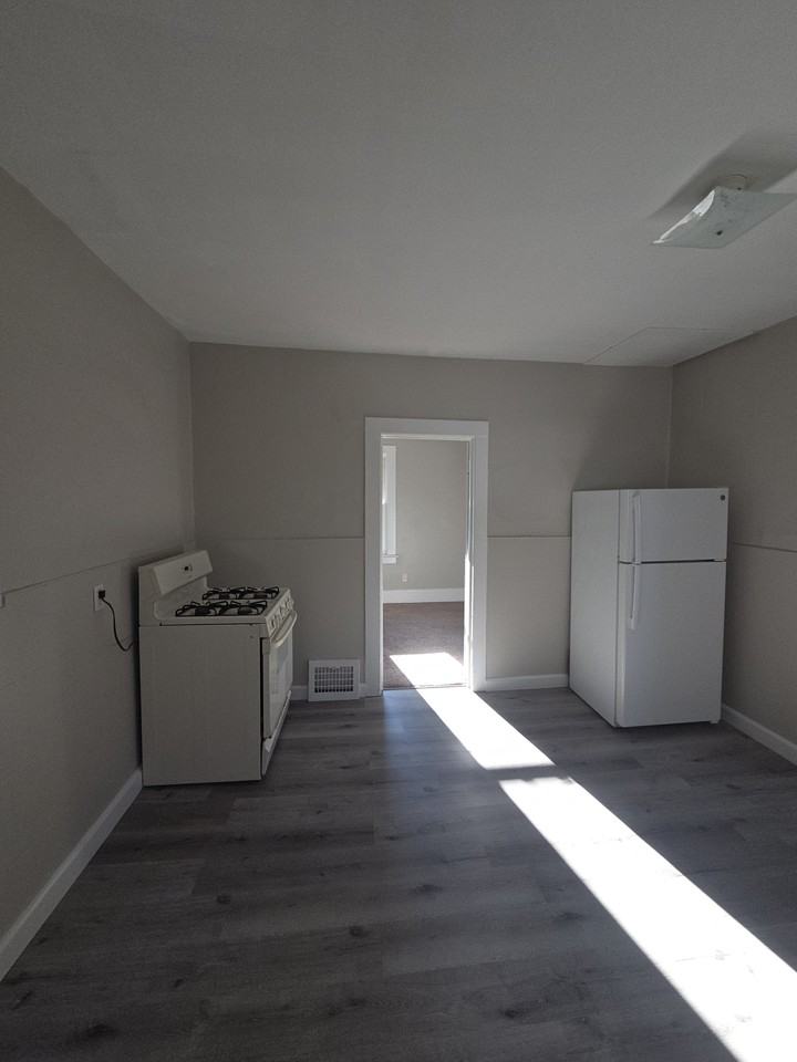 340 West 24th Street - Photo 4 of 9