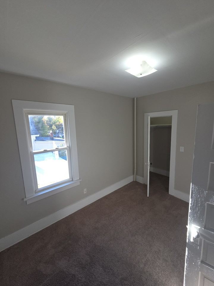 340 West 24th Street - Photo 5 of 9